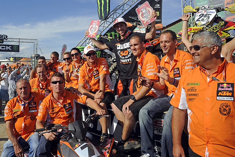 Тони Кайроли - чемпион MX1 2012: лучшие моменты сезона и фото