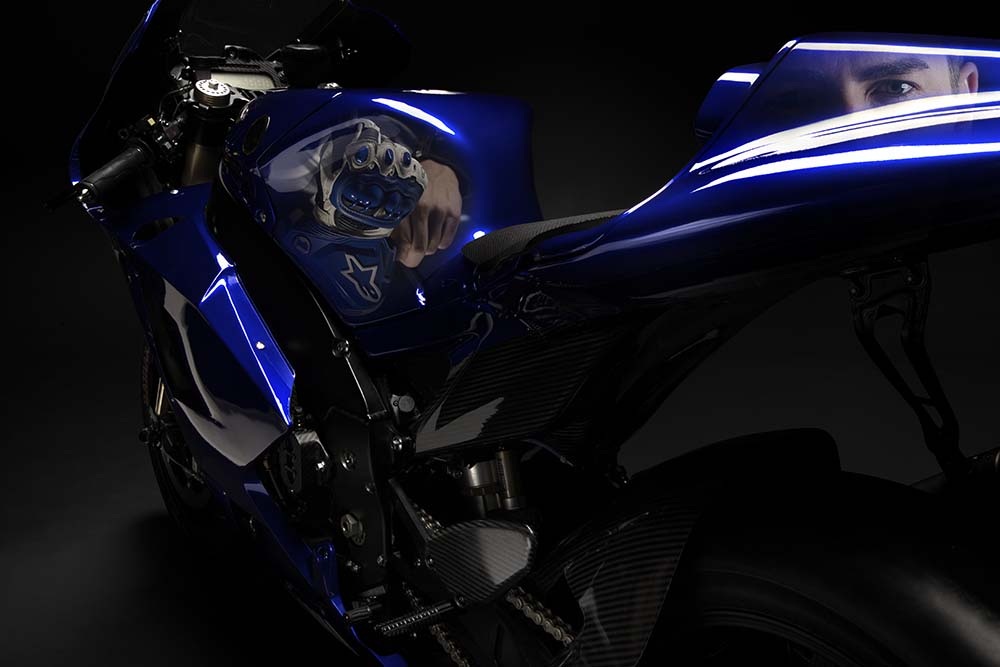 Дебют Валентино Росси, Хорхе Лоренцо и Yamaha YZR-M1 2013 (видео)