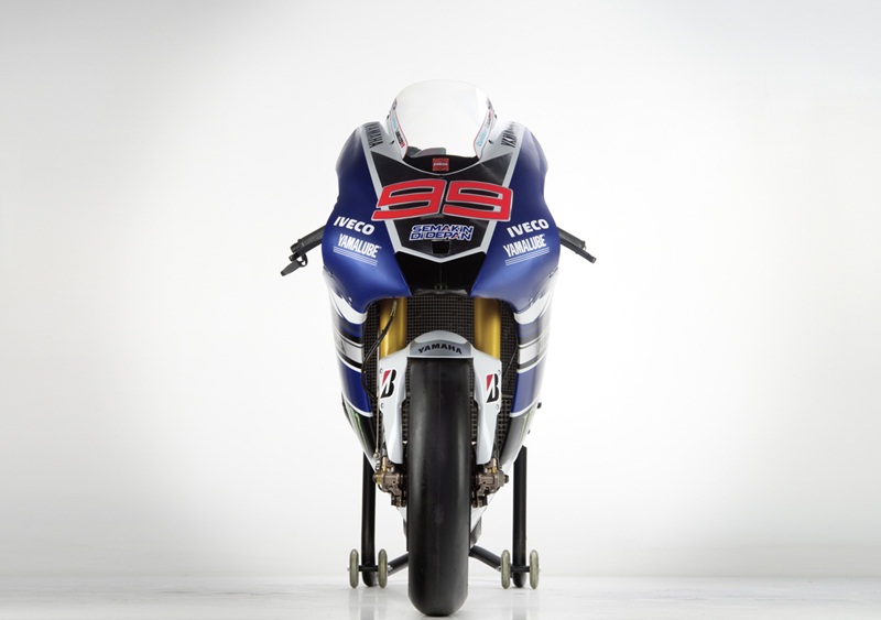 Дизайн мотоциклов Yamaha YZR-M1 2013 Валентино Росси и Хорхе Лоренцо